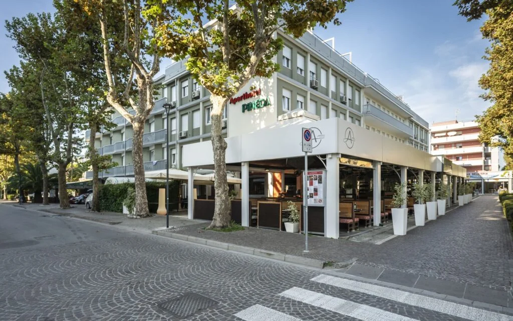 Foto dell'Aparthotel Pineda vista dalla strada